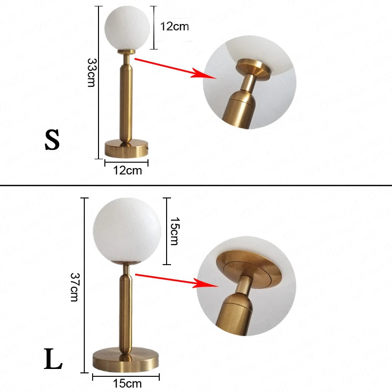 GlowSphere - LED Glaskugel Messing Tischlampe