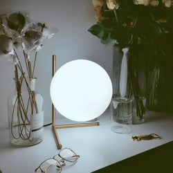 UrbanElegance - Moderne minimalistische Glas-Haushaltslampe