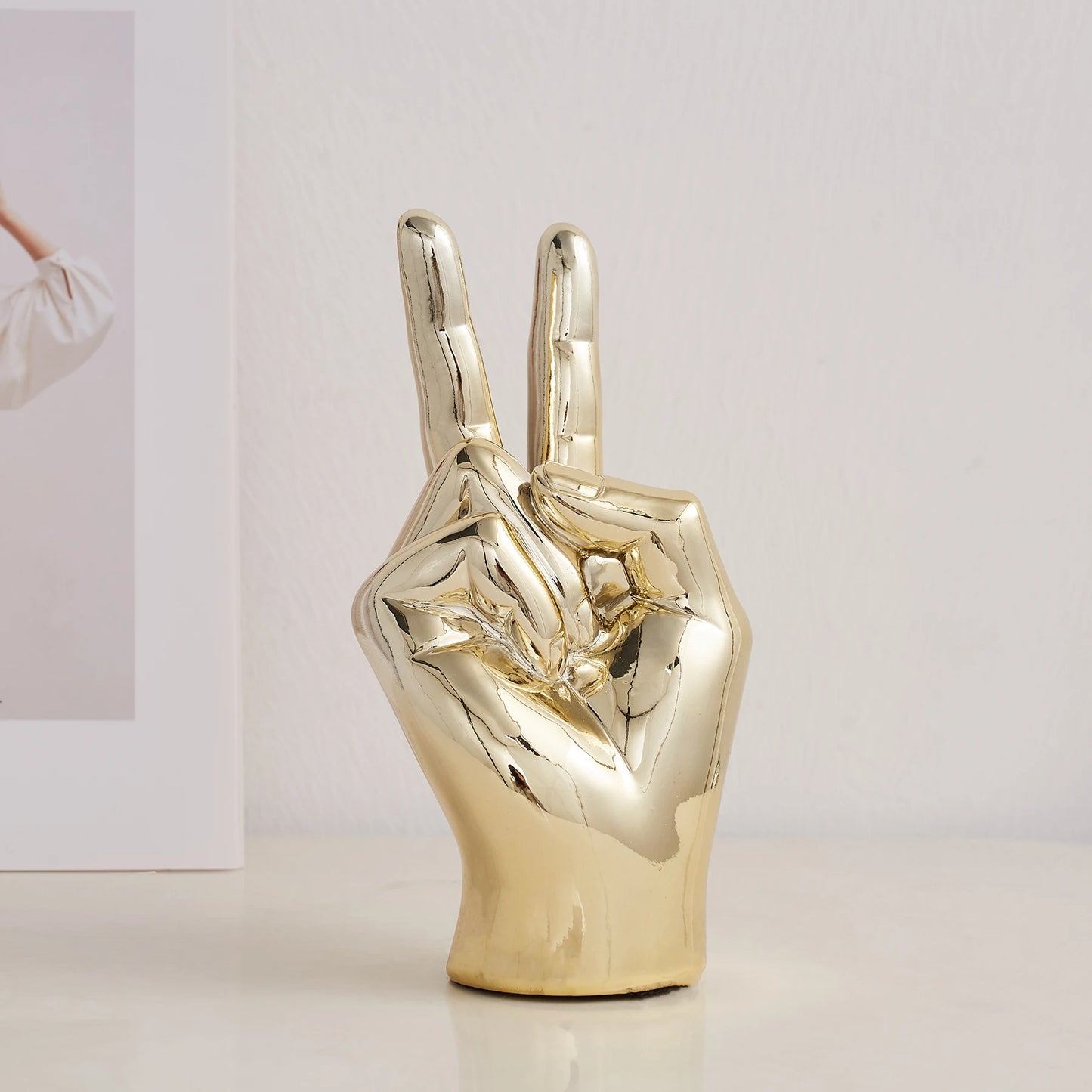 EleganceGesture - Luxuriöses Kunstdesign