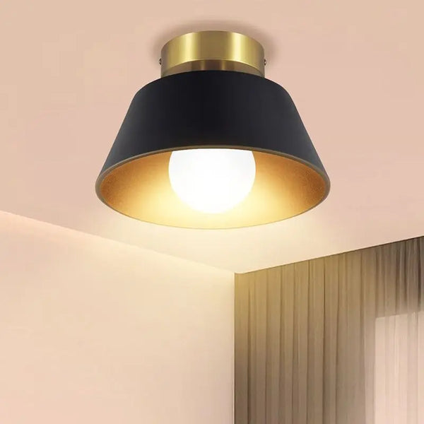 RetroGlam - Moderne Goldene Lampe