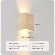 Wandleuchte aus nordischem Holz